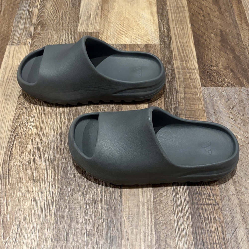 Adidas Yeezy Slide - youth - Picture 2 of 5